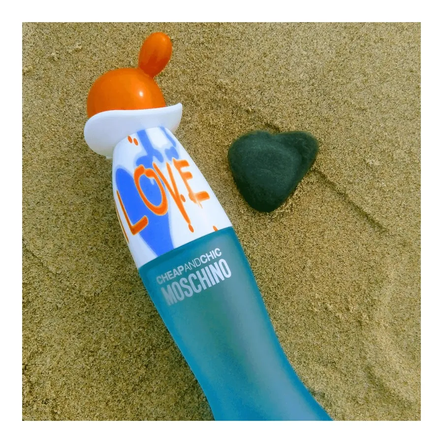 Moschino Cheap & Chic I Love Love Eau de Toilette Feminino 100ml — foto 3